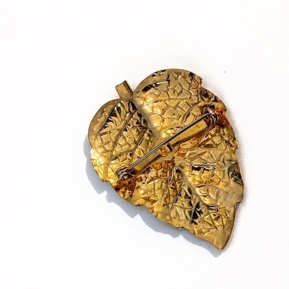 VINTAGE Gold toned Leaf Brooch - unsigned - Picture 9 of 9